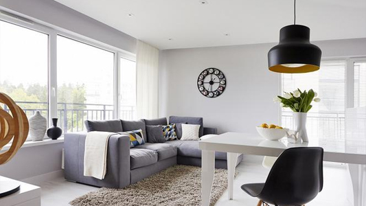 Városi minimalizmus a nappaliban