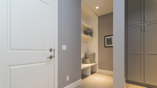 Mi válthatja fel a hagyományos gardróbot? Gyakorlati megoldások.